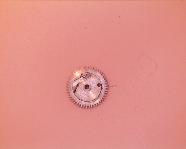 OMEGA 563-1564 Date indicator driving wheel, mounted.