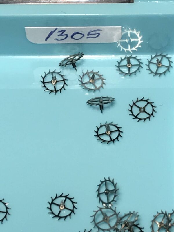 OMEGA 450-1305 Escape wheel pivoted